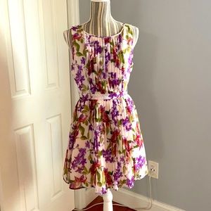 Pretty floral dress.